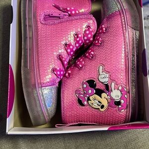New Minnie mouse shoes for toddler size 11 with lights